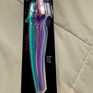 Eye brow trimmer,fuzz off